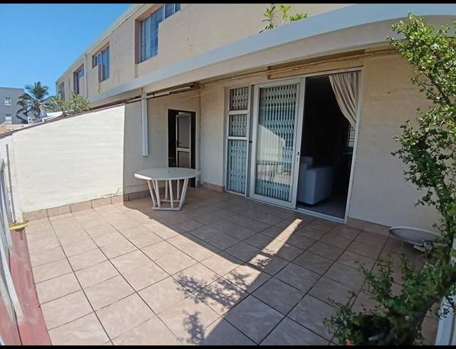 2 BEDROOM APARTMENT FOR SALE IN MARGATE BEACH